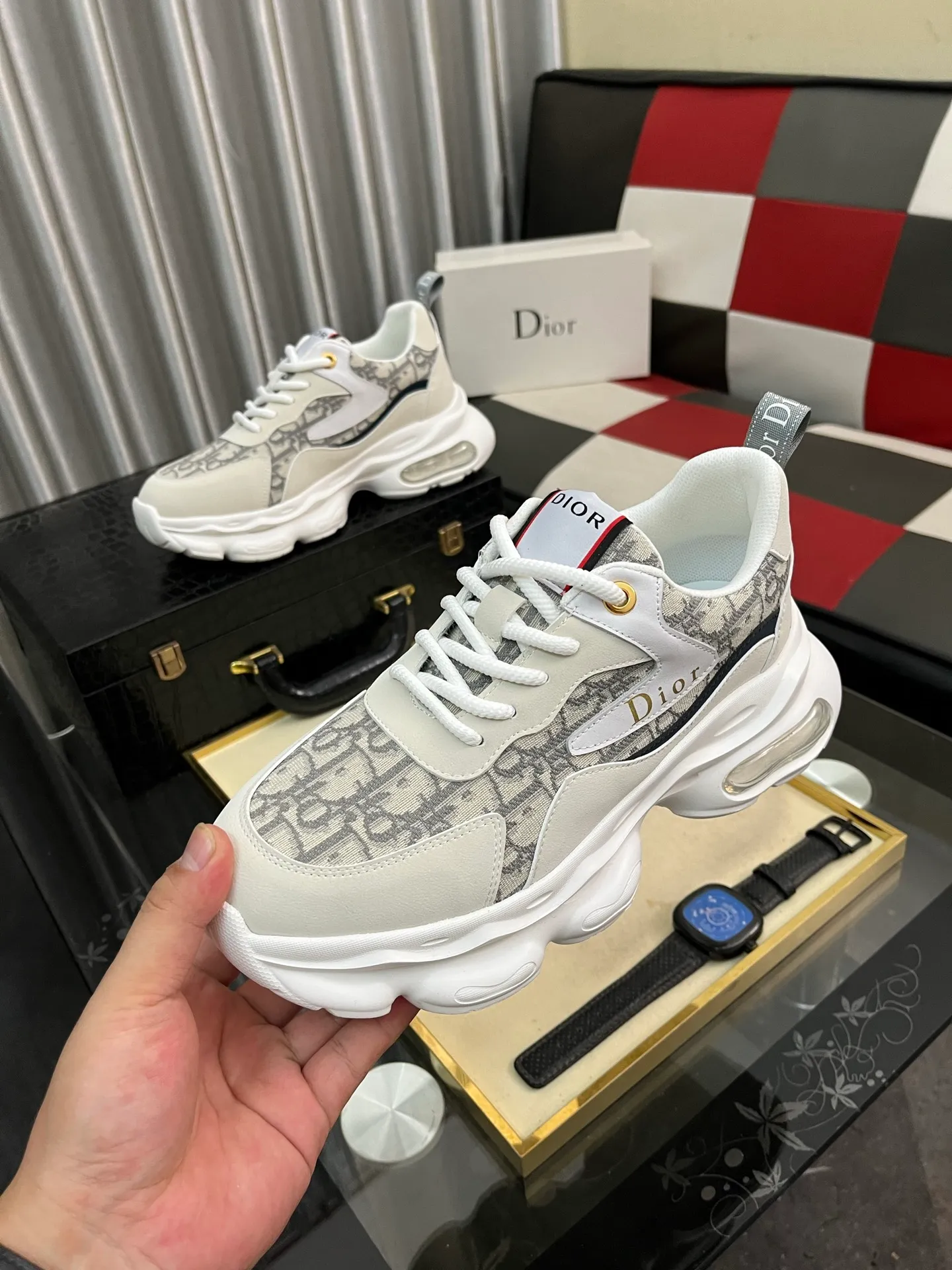 Men's shoes💰438⌚️⌚️[Dior] Dior's new men's genuine leather casual shoes, the highest version on the market, any comparison is welcome🆚! The original leather has excellent texture and is super high-end! Fetal sheep net lining imported from Italy, removable pad! Luxurious materials and fine workmanship, highly recommended! Code number: 38-442️⃣Colors available